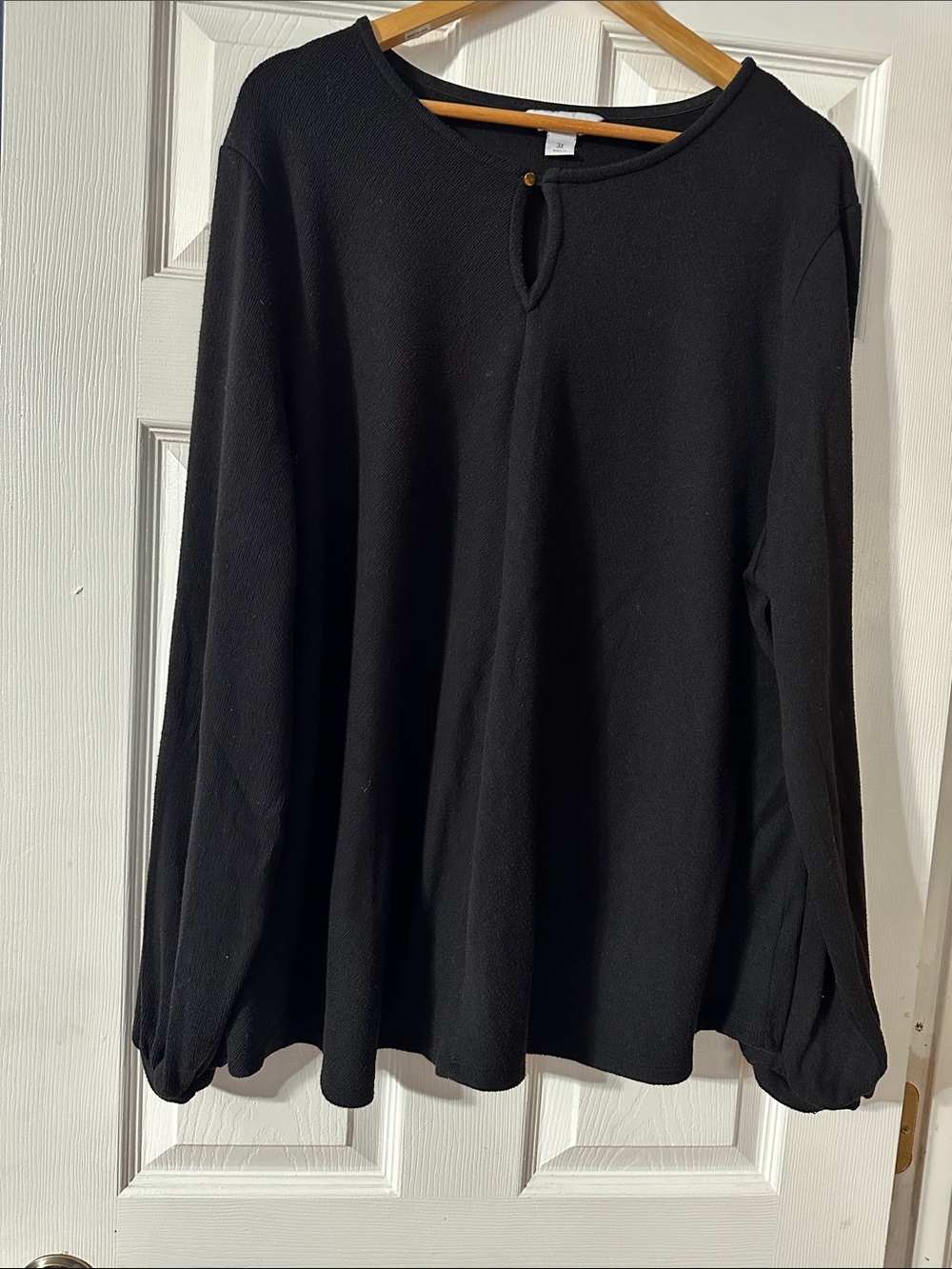 Liz Claiborne Black Long-Sleeve Keyhole Blouse